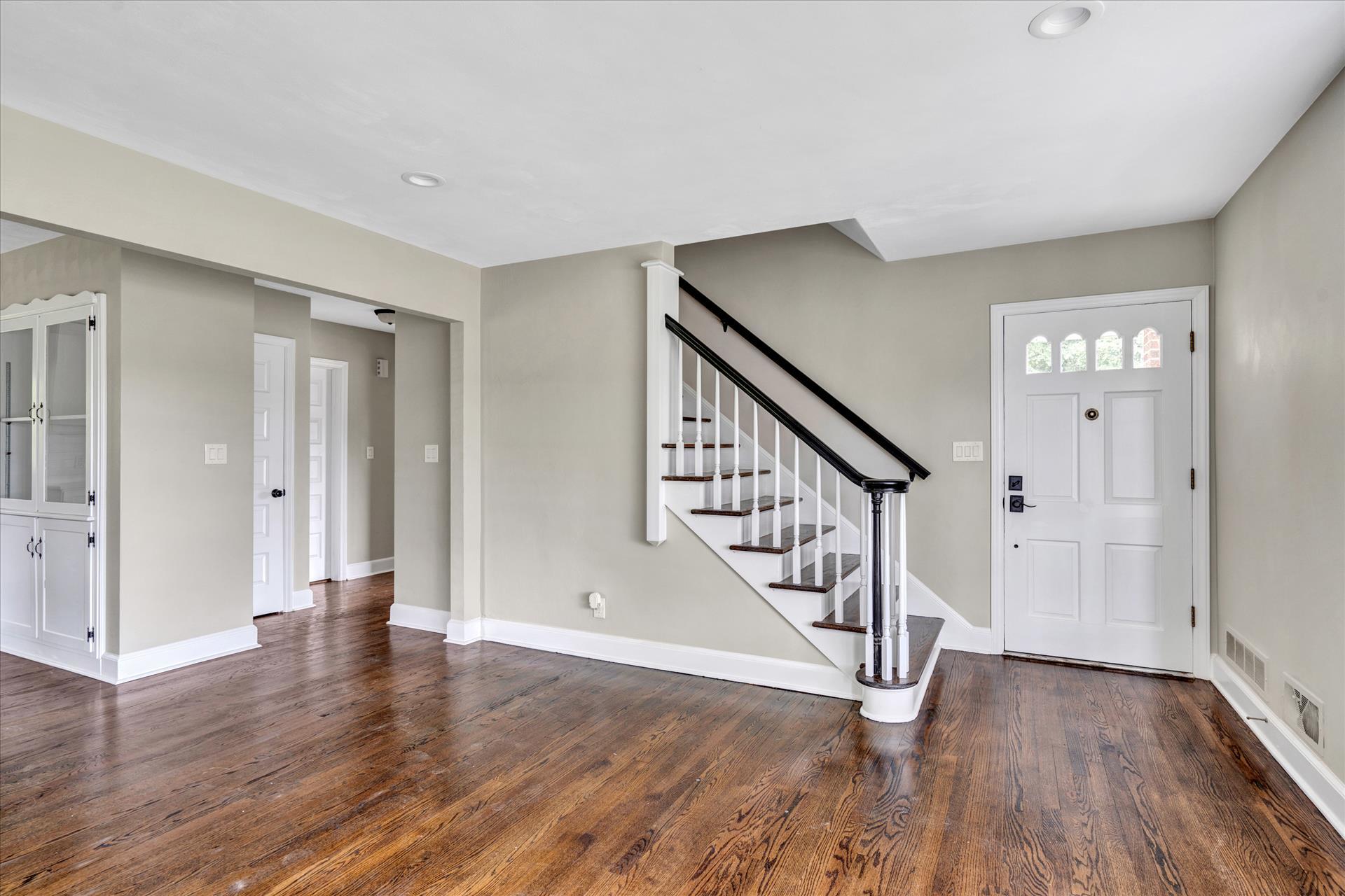 1021 Hardy Road Vinton, VA 24179 - Photo 18 of 35 Living Room