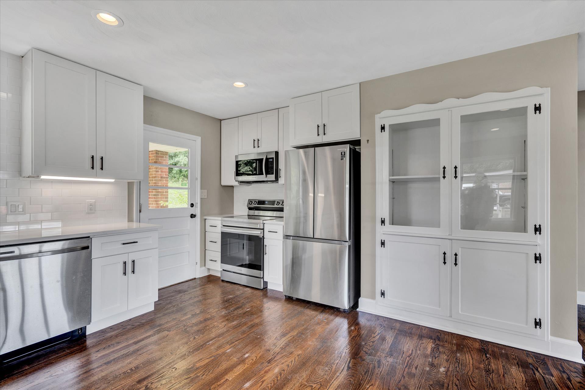 1021 Hardy Road Vinton, VA 24179 - Photo 10 of 35 Kitchen