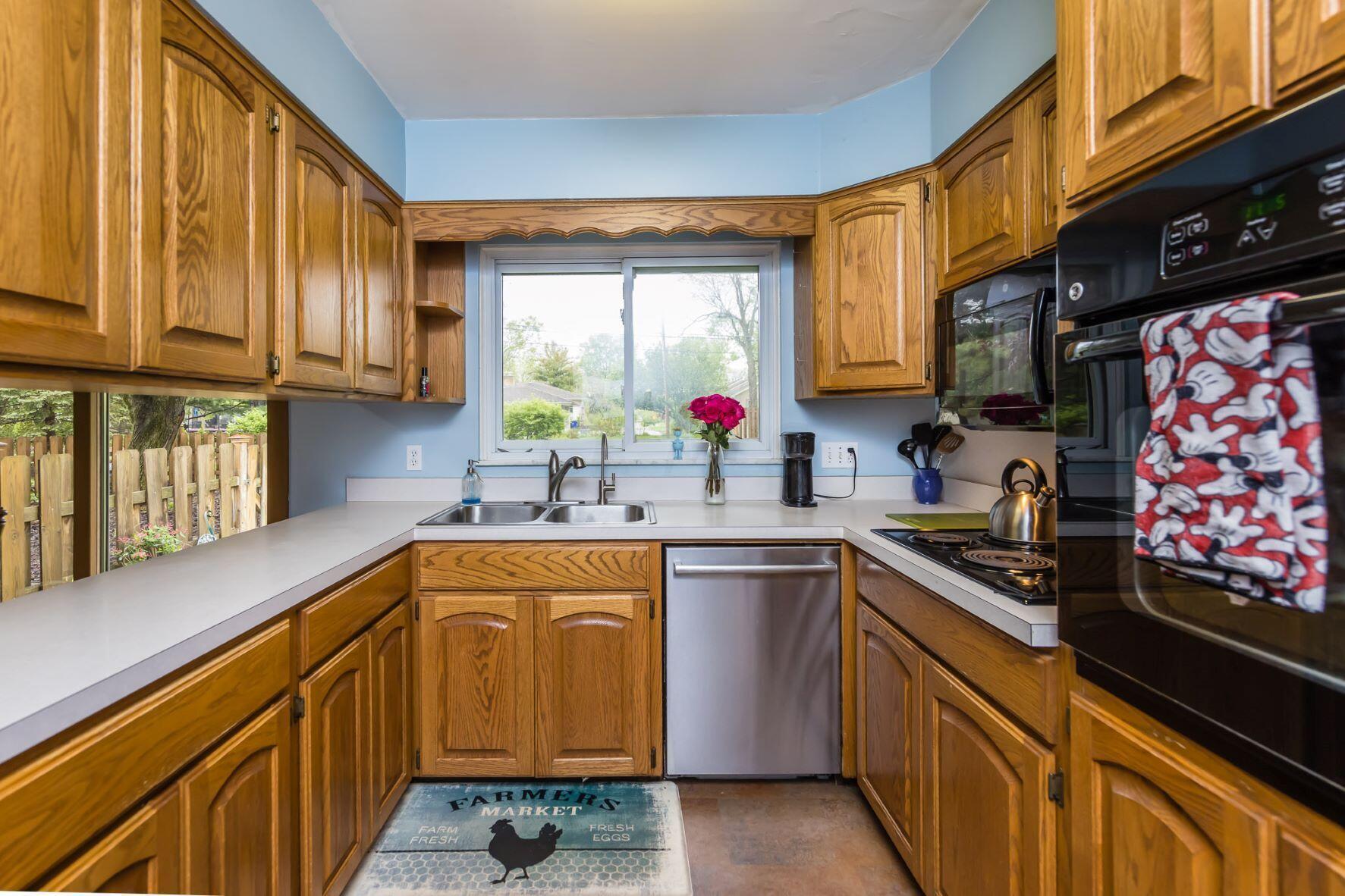 4138 Ashmore Road Columbus, OH 43220 - Photo 7 of 23 4138 Ashmore Dr Kitchen