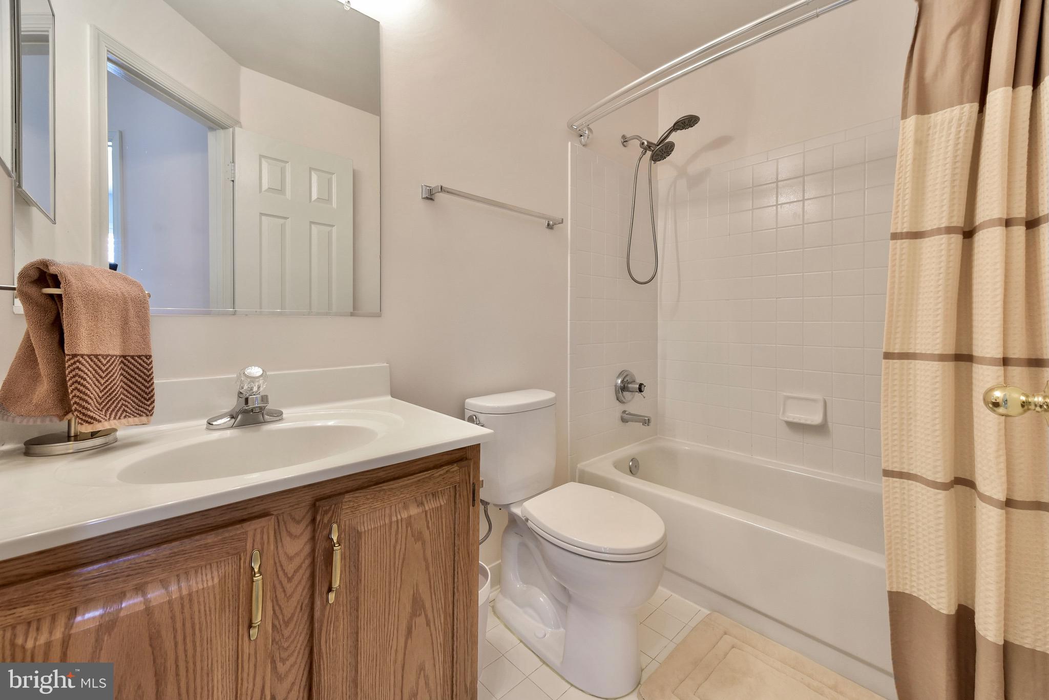 20320 Burnley Square Sterling, VA 20165 - Photo 20 of 37 Second full bathroom off upper level hallway