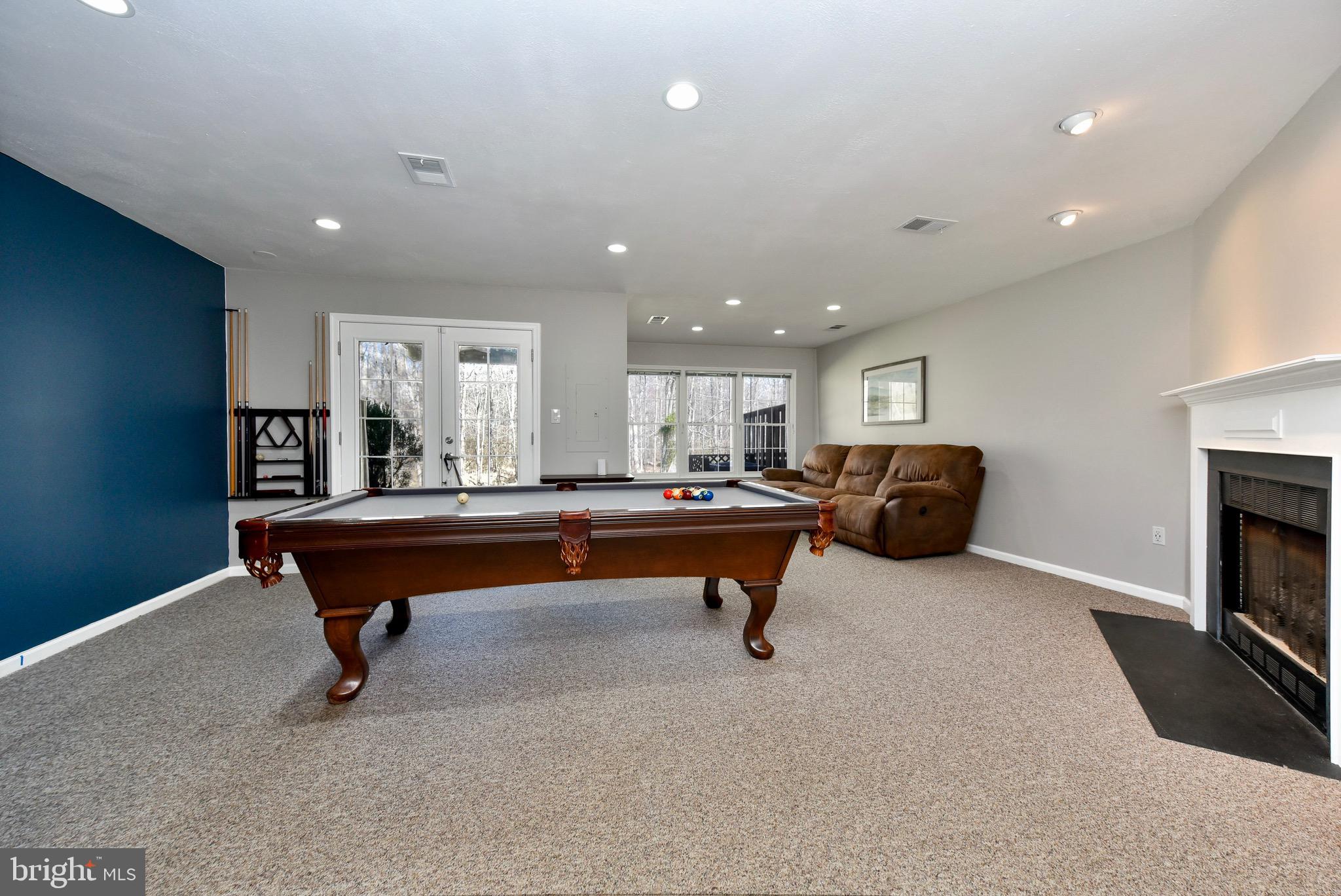 20320 Burnley Square Sterling, VA 20165 - Photo 23 of 37 Huge, wide open recreation room!