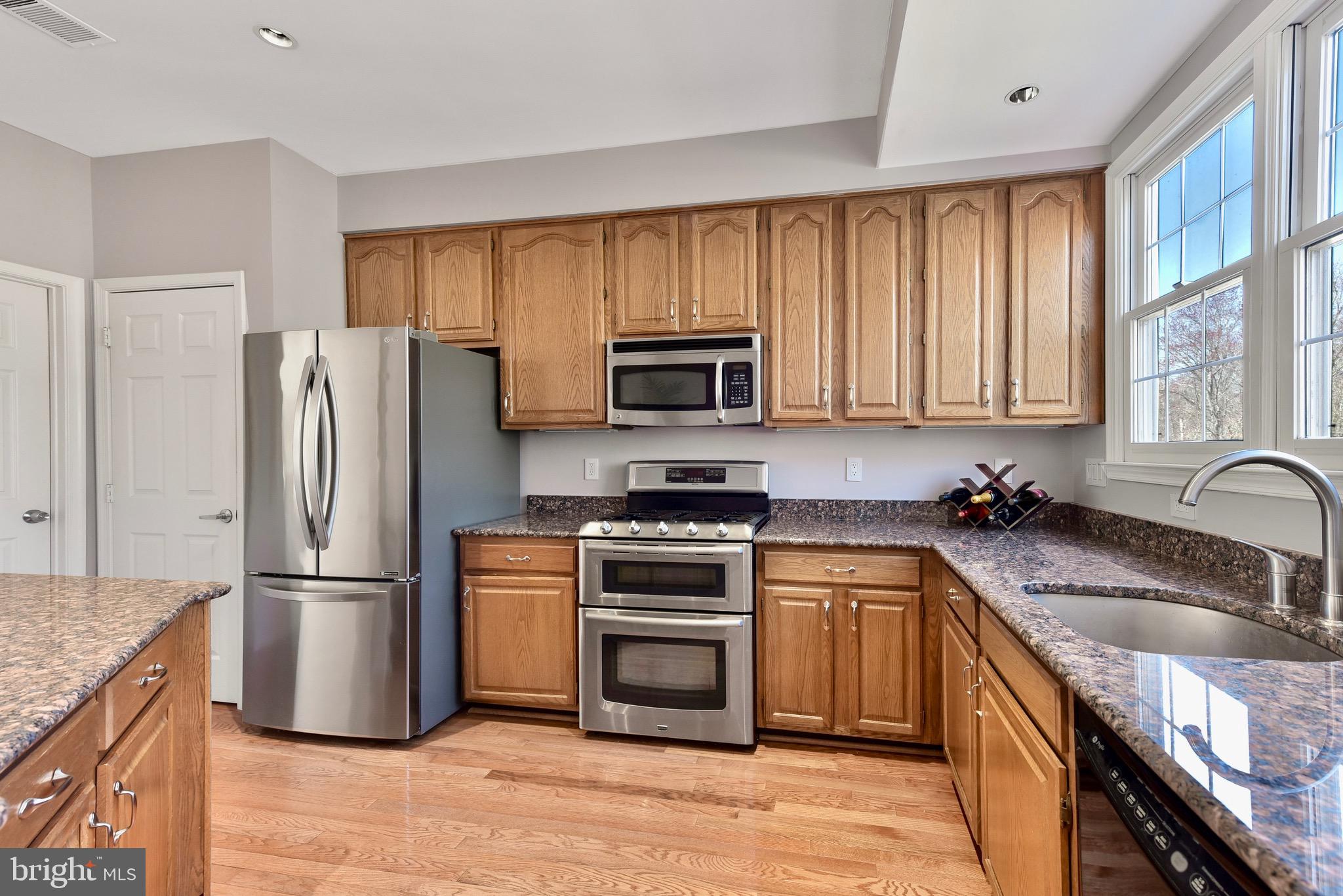 20320 Burnley Square Sterling, VA 20165 - Photo 7 of 37 Updated SS appliances include gas range/oven