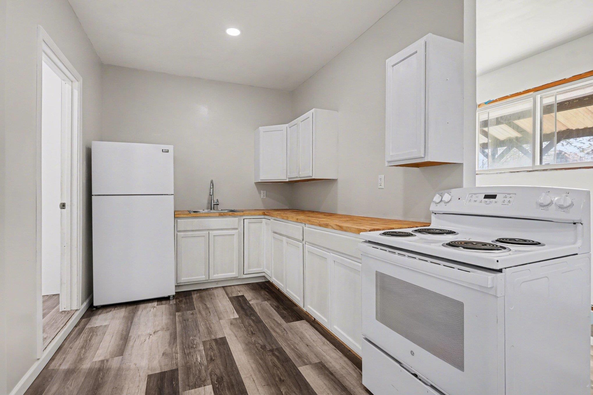 5454 North River Road Freeland, MI 48623 - Photo 5 of 33