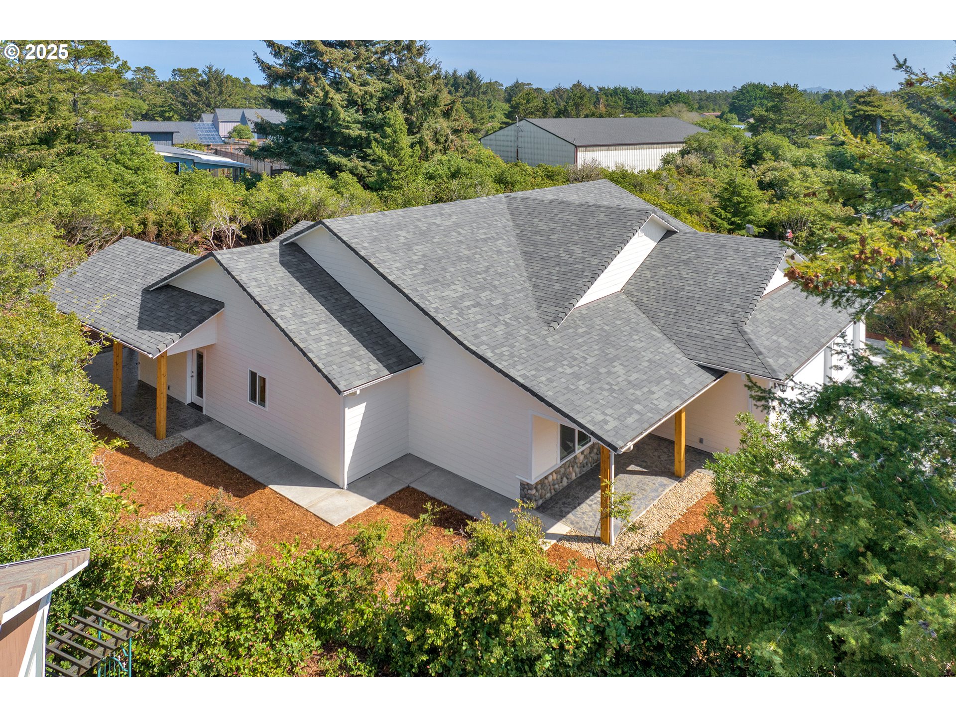 133 Shoreline Drive Florence, OR 97439 - Photo 19 of 32