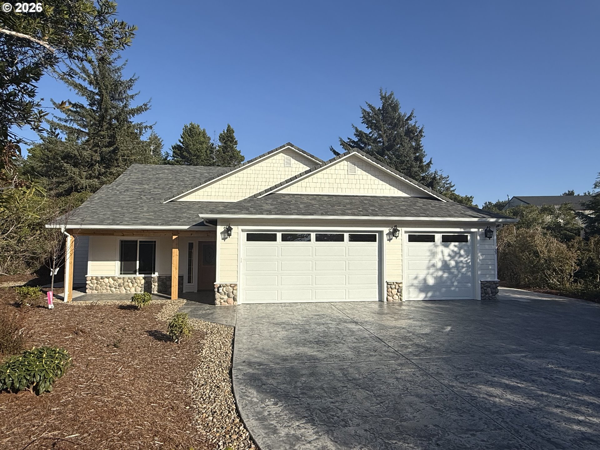133 Shoreline Drive Florence, OR 97439 - Photo 4 of 32