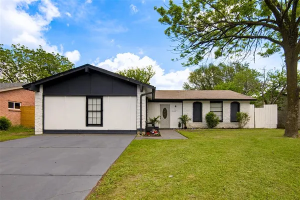 $249,800 | 1330 Willowbrook Street, Lancaster, TX 75134