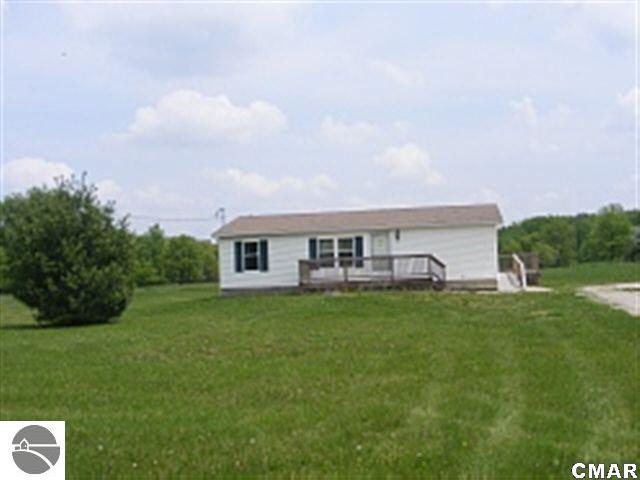2612 North Pingree Road Alma, MI 48801 - Photo 5 of 14 1767647-4.JPG