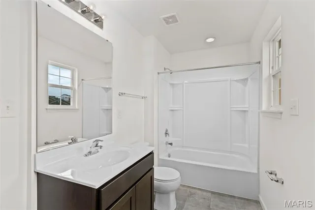 $303,871 | 1076 Black Bear Drive, House Springs, MO 63051