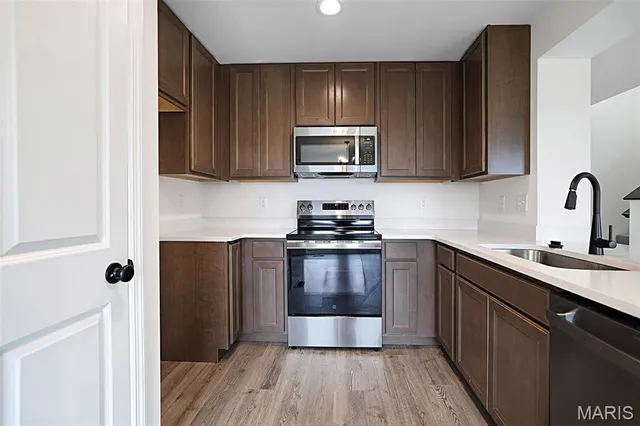 $303,871 | 1076 Black Bear Drive, House Springs, MO 63051