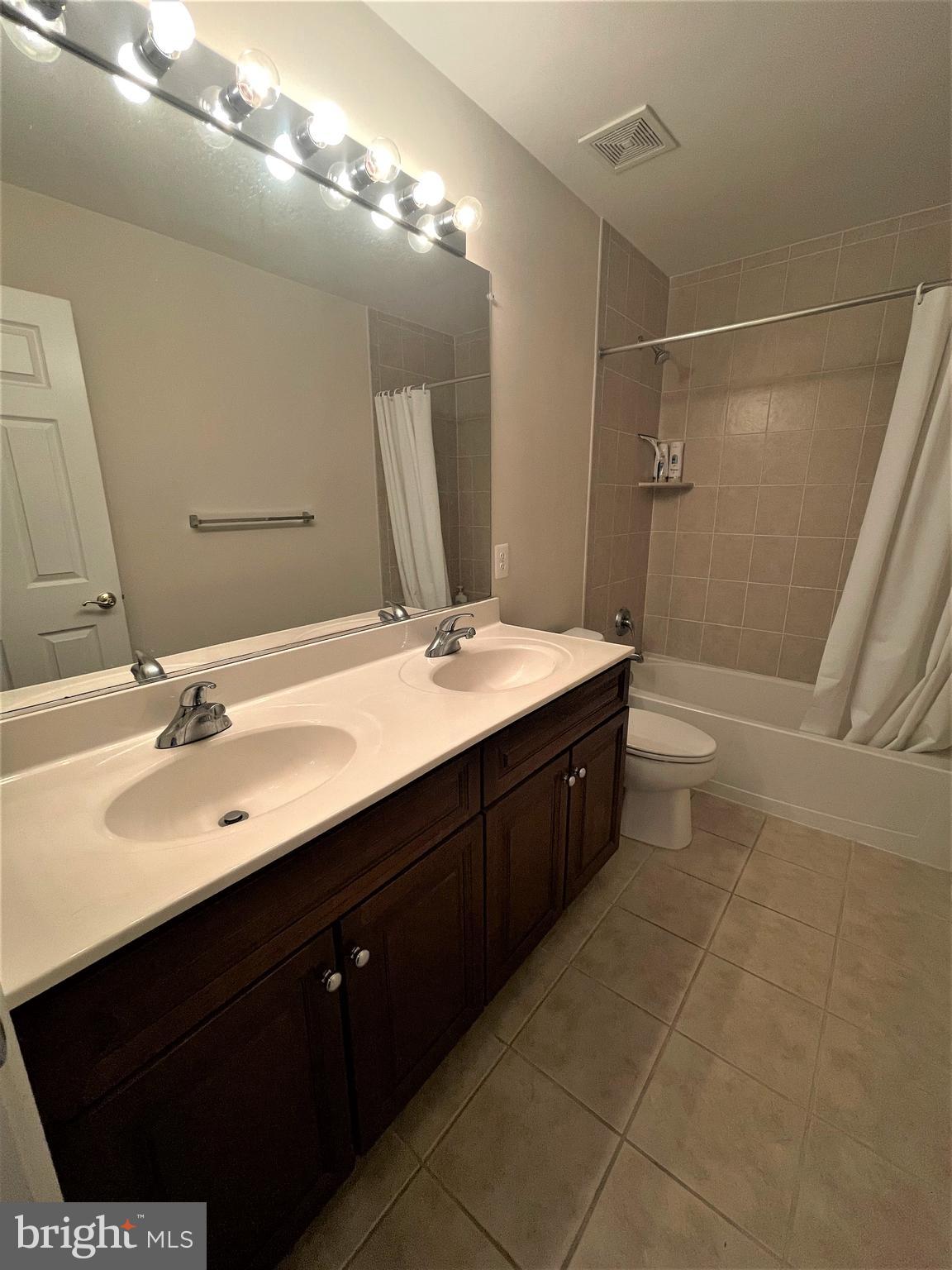 1138 Gaither Road Rockville, MD 20850 - Photo 31 of 53 Upper level hall bath