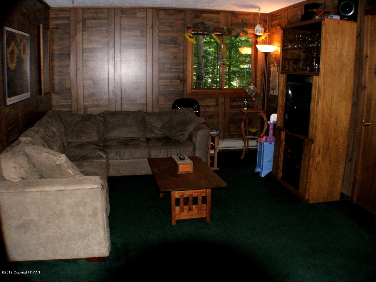 758 Canterbury Road Bushkill, PA 18324 - Photo 14 of 25 Family Room