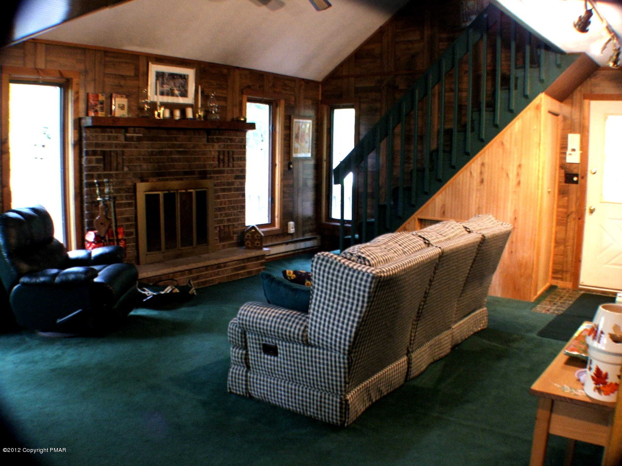 758 Canterbury Road Bushkill, PA 18324 - Photo 7 of 25 Living Room