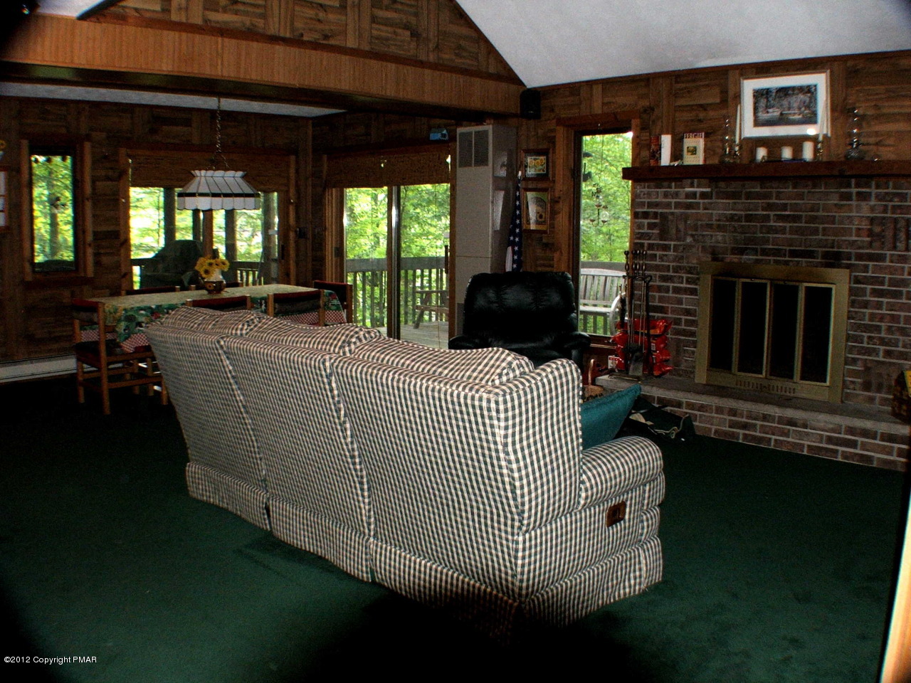 758 Canterbury Road Bushkill, PA 18324 - Photo 8 of 25 Living Room