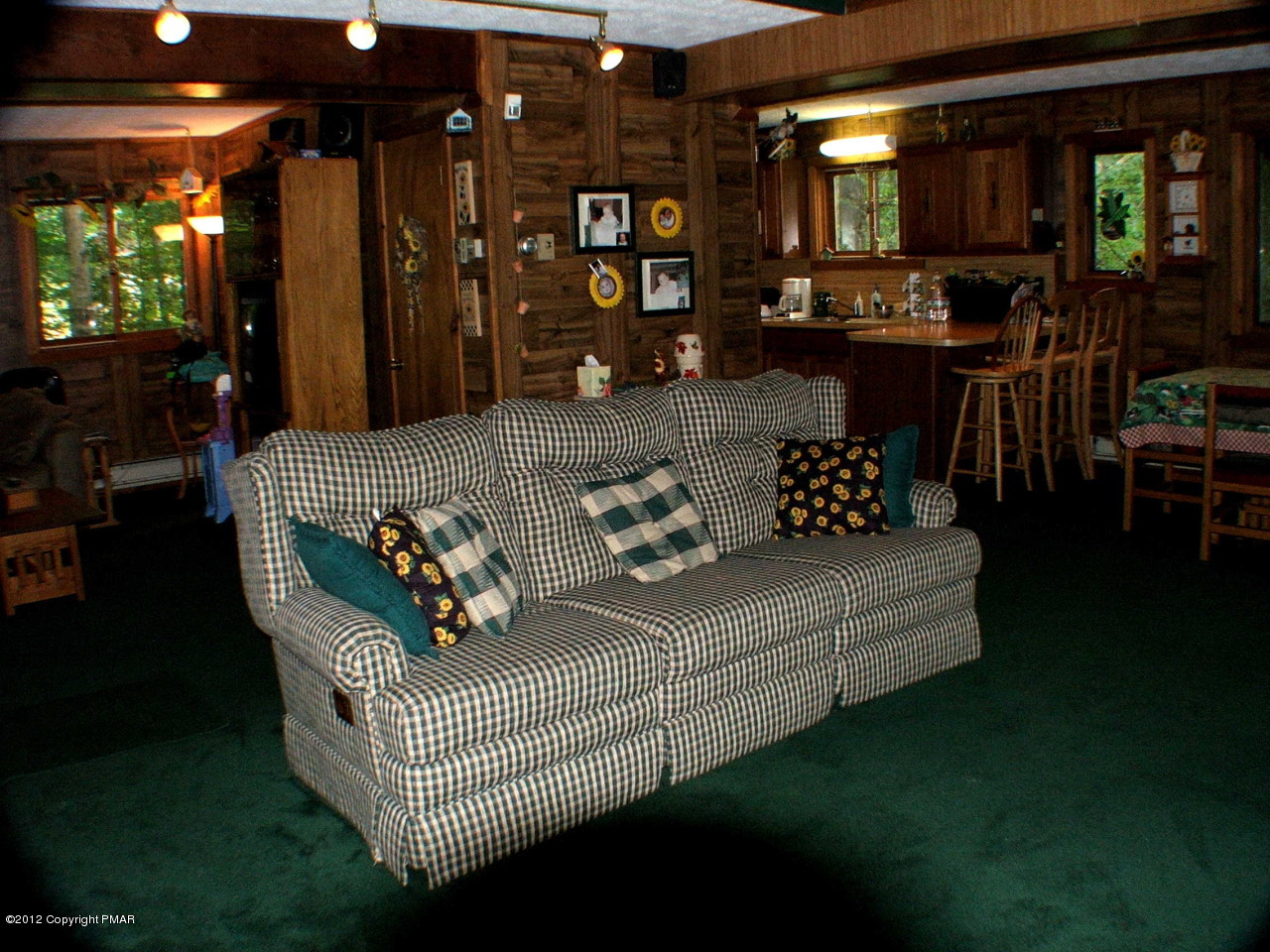 758 Canterbury Road Bushkill, PA 18324 - Photo 9 of 25 Living Room