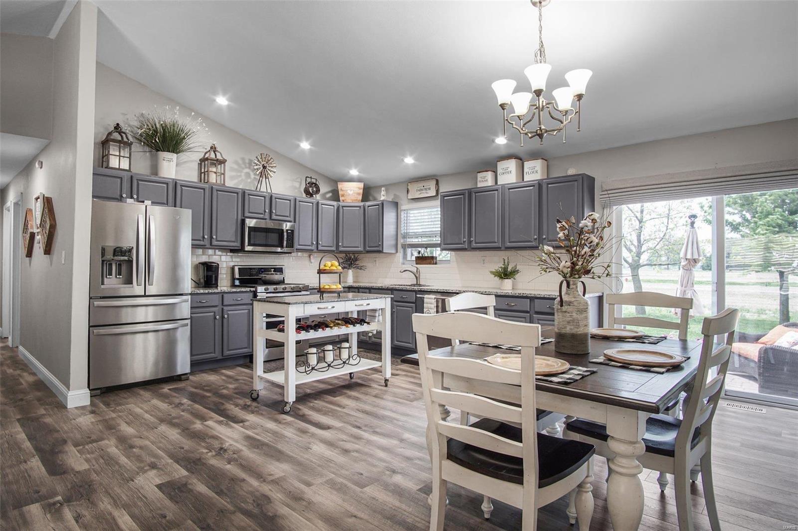 4817 Cedar Spring Highland, IL 62249 - Photo 8 of 28 Gallery Image 8