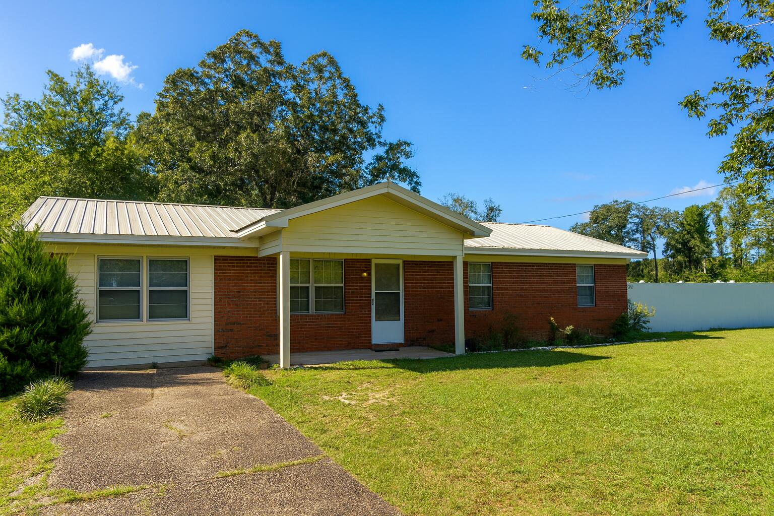 a view of a house with a yard