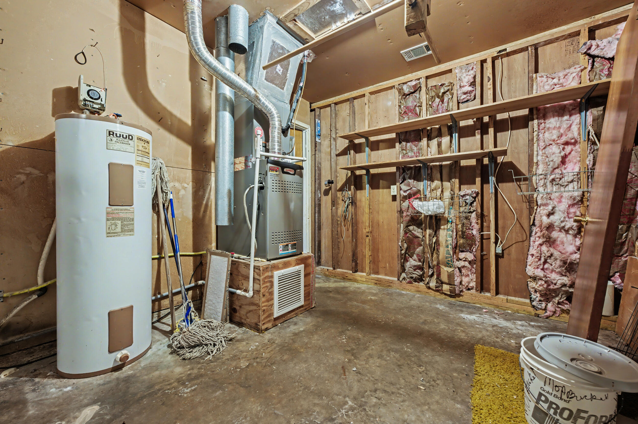 1208 Sunshine Drive Crestview, FL 32539 - Photo 32 of 38 a view of entryway with a lot of stuff