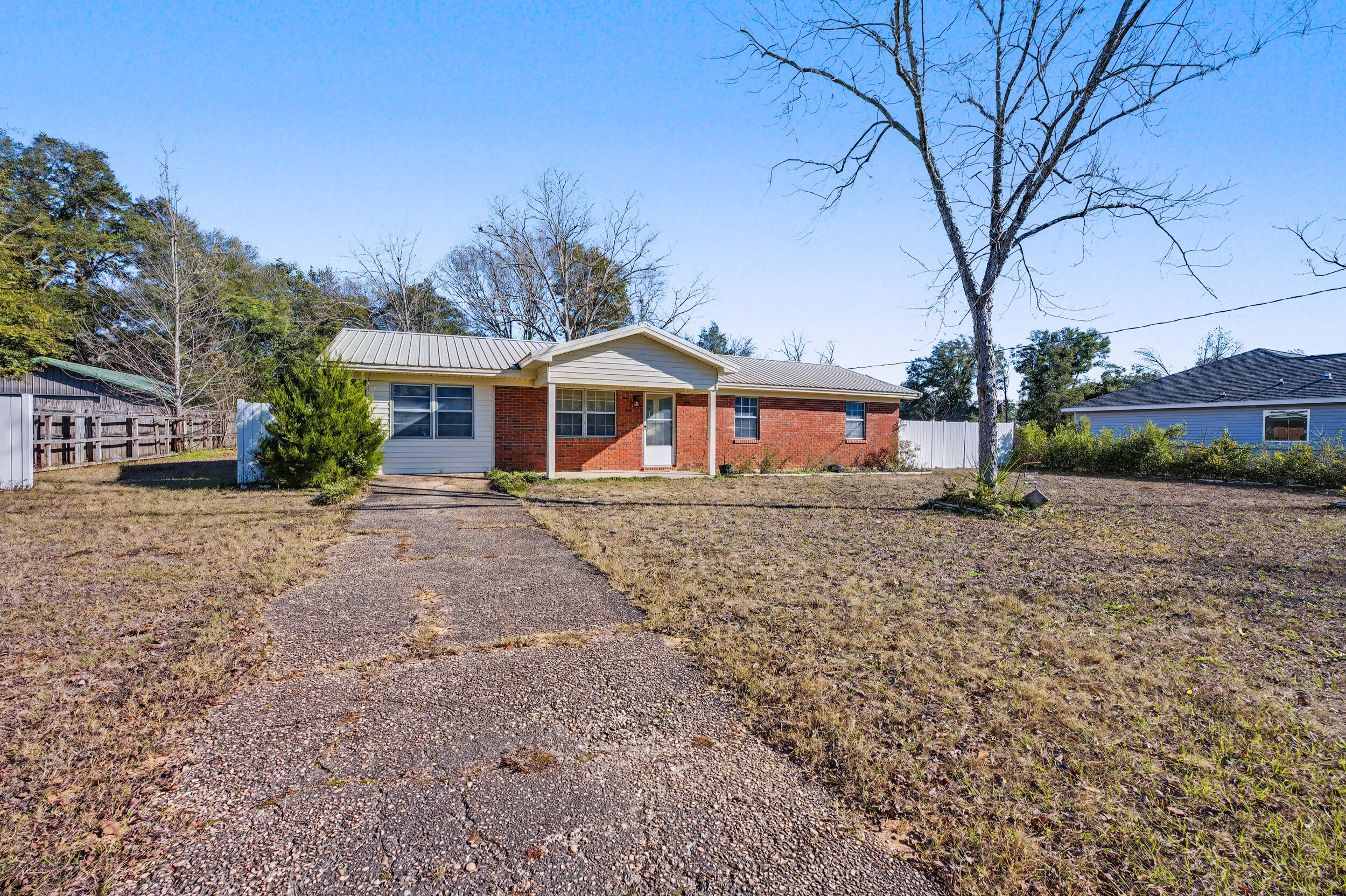 1208 Sunshine Drive Crestview, FL 32539 - Photo 4 of 38 front view of a house with a yard