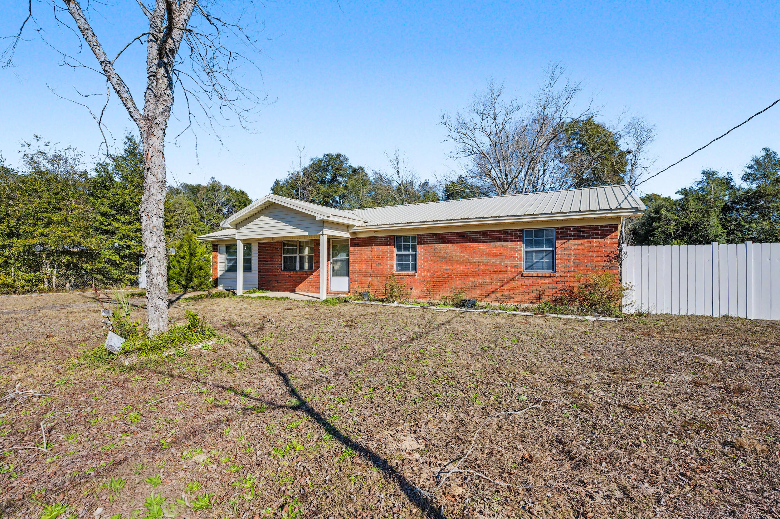 1208 Sunshine Drive Crestview, FL 32539 - Photo 5 of 38 front view of a house with a dry yard