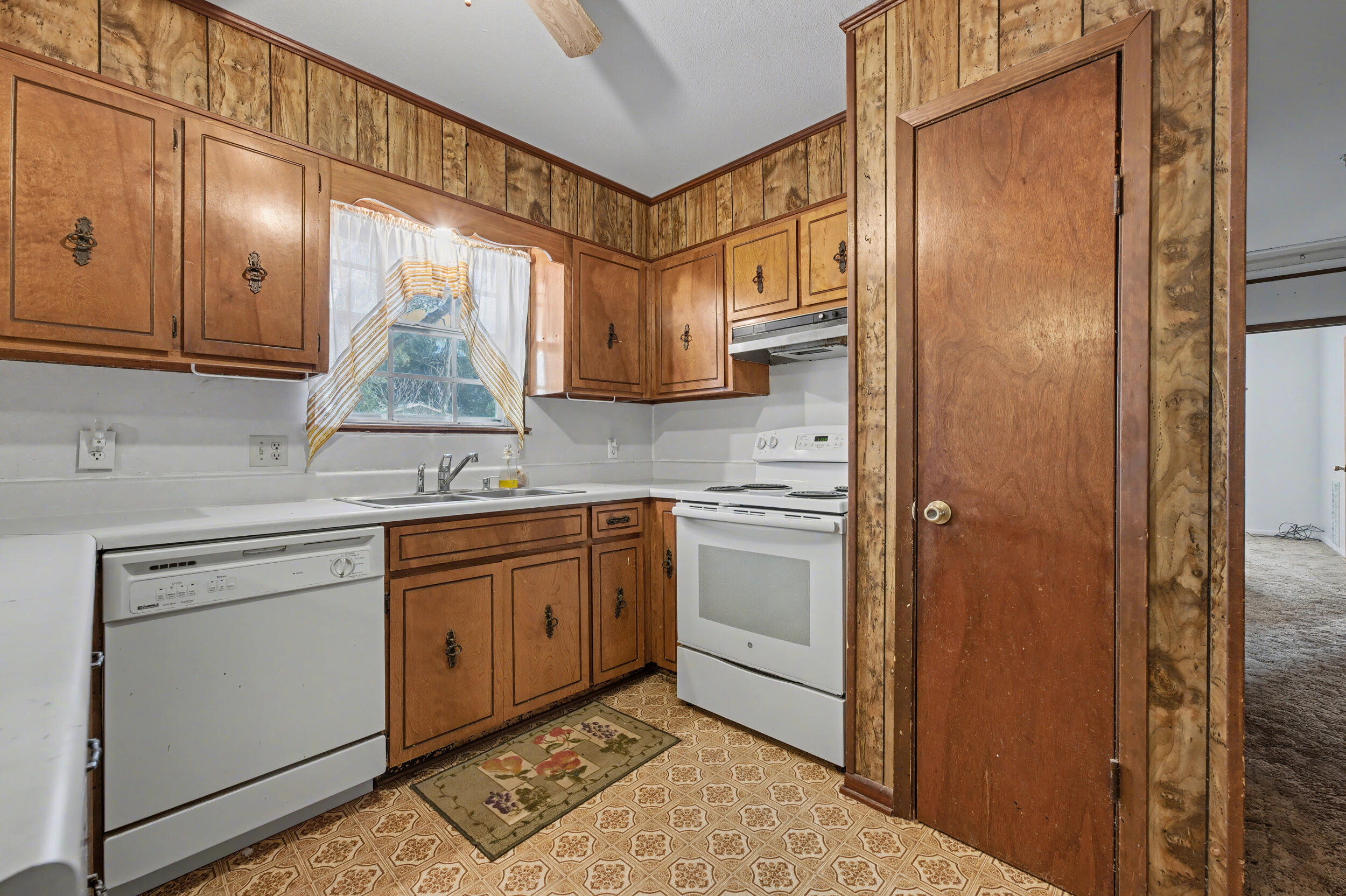 1208 Sunshine Drive Crestview, FL 32539 - Photo 9 of 38 a kitchen with stainless steel appliances granite countertop a sink and cabinets