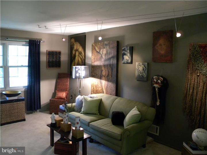 14 Randi Way Titusville, NJ 08560 - Photo 9 of 25 Living Room