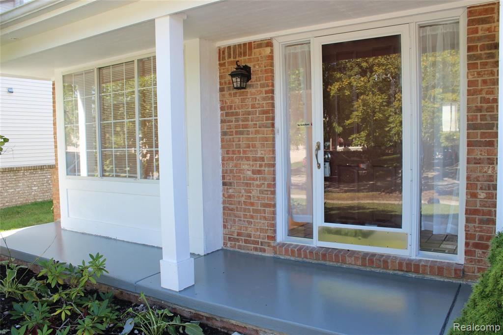 46409 Aarons Way Canton, MI 48188 - Photo 4 of 53