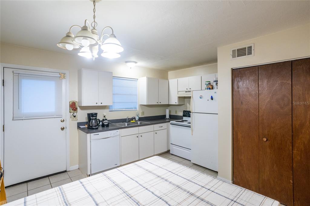 4651 Southwest 44 Lane Gainesville, FL 32608 - Photo 9 of 27