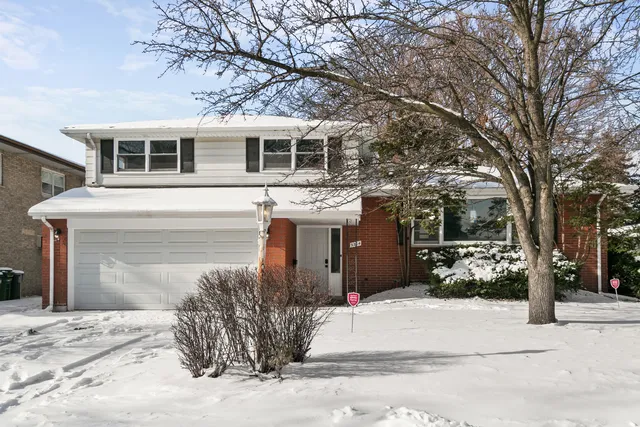 $439,700 | 9204 South Kedvale Avenue, Oak Lawn, IL 60453