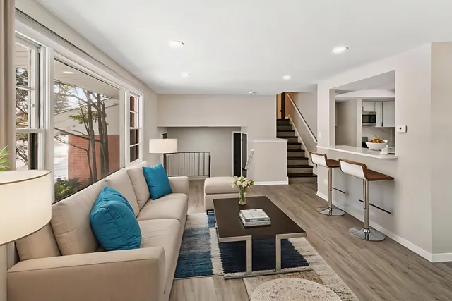 $439,700 | 9204 South Kedvale Avenue, Oak Lawn, IL 60453