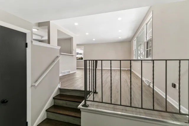 $439,700 | 9204 South Kedvale Avenue, Oak Lawn, IL 60453