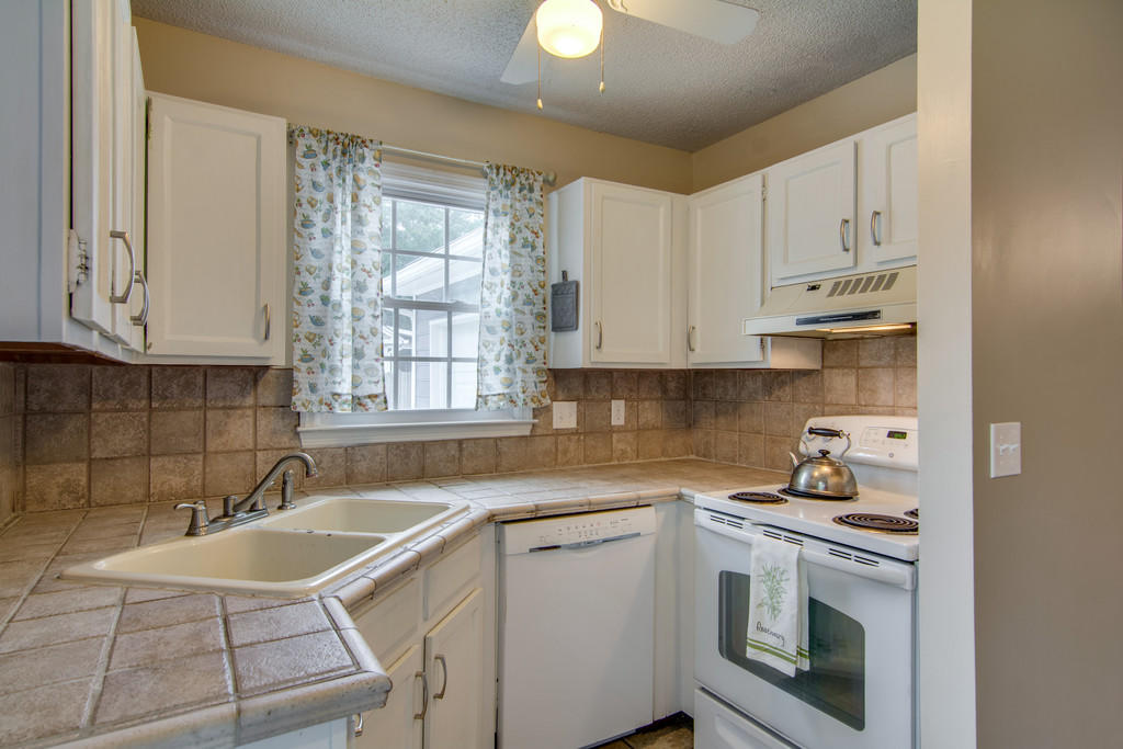 120 Towne Square Road Summerville, SC 29485 - Photo 10 of 31 cs1706201-1013