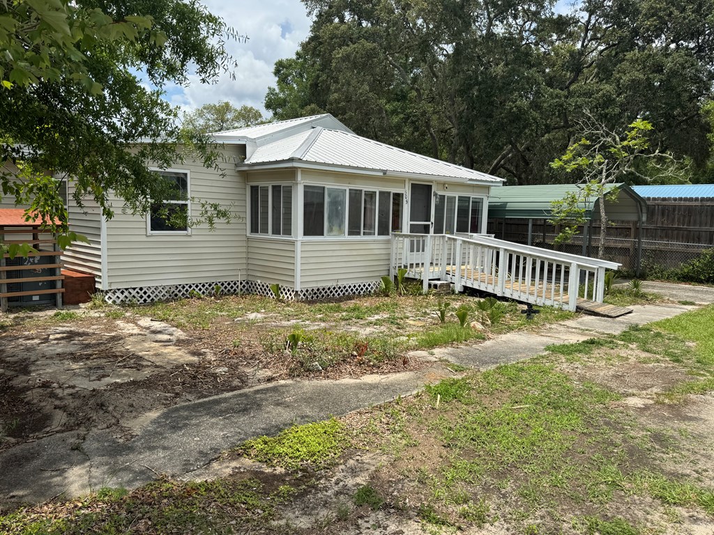 505 3rd Street West Carrabelle, FL 32322 - Photo 3 of 31