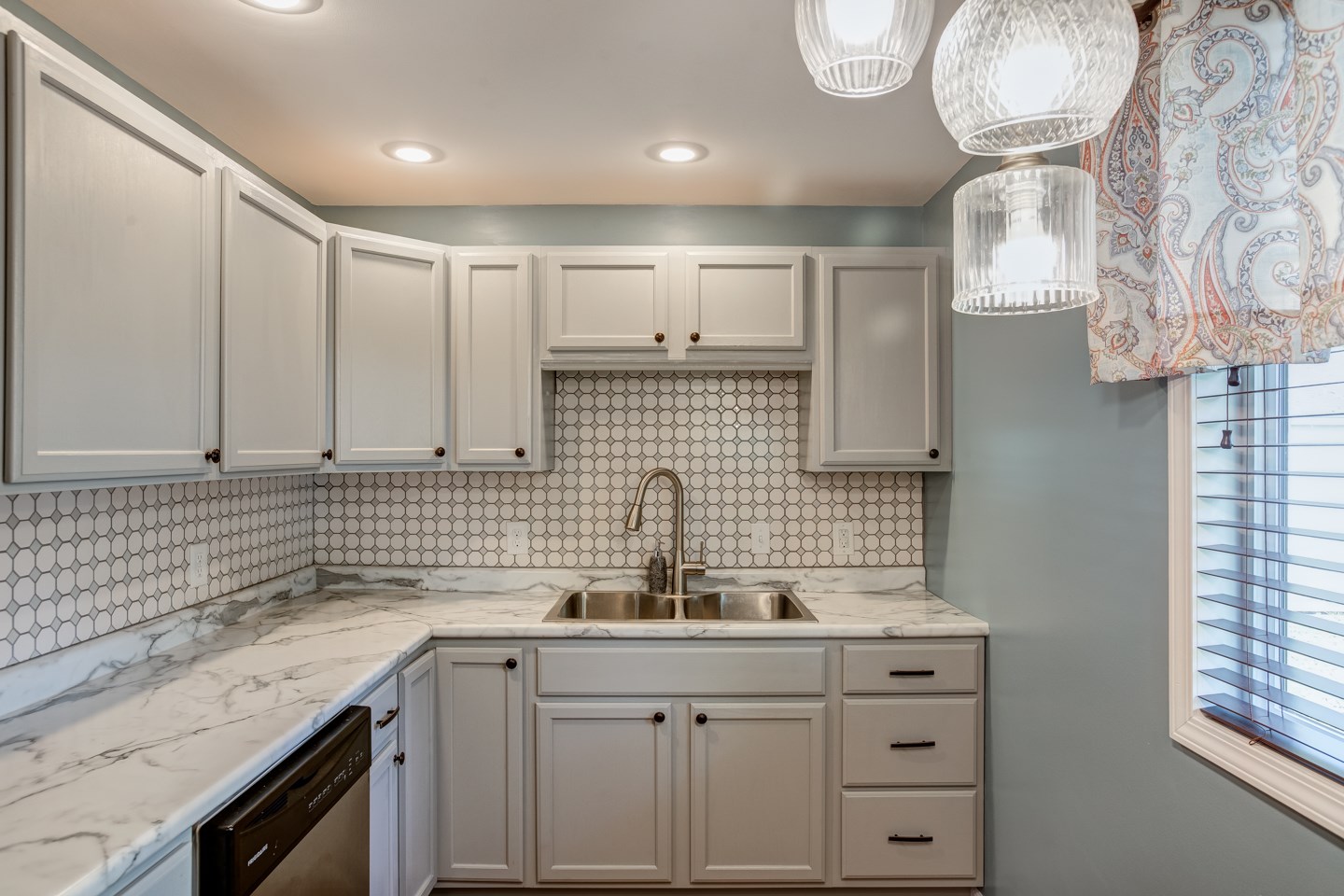 1220 Ridgeway Avenue Vincennes, IN 47591 - Photo 6 of 18 Gallery Image 6