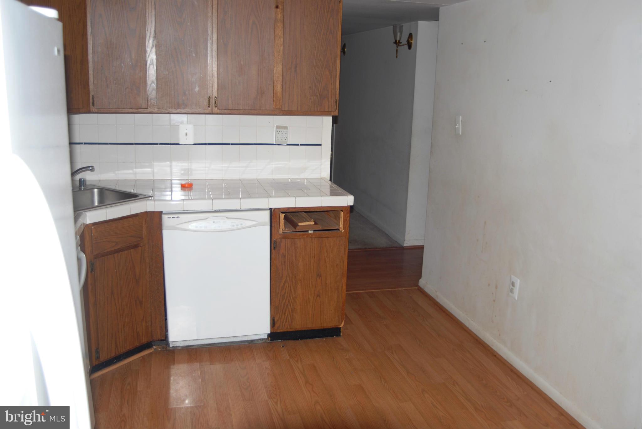 2212 Springwood Drive, Unit 106 Reston, VA 20191 - Photo 3 of 12 Kitchen