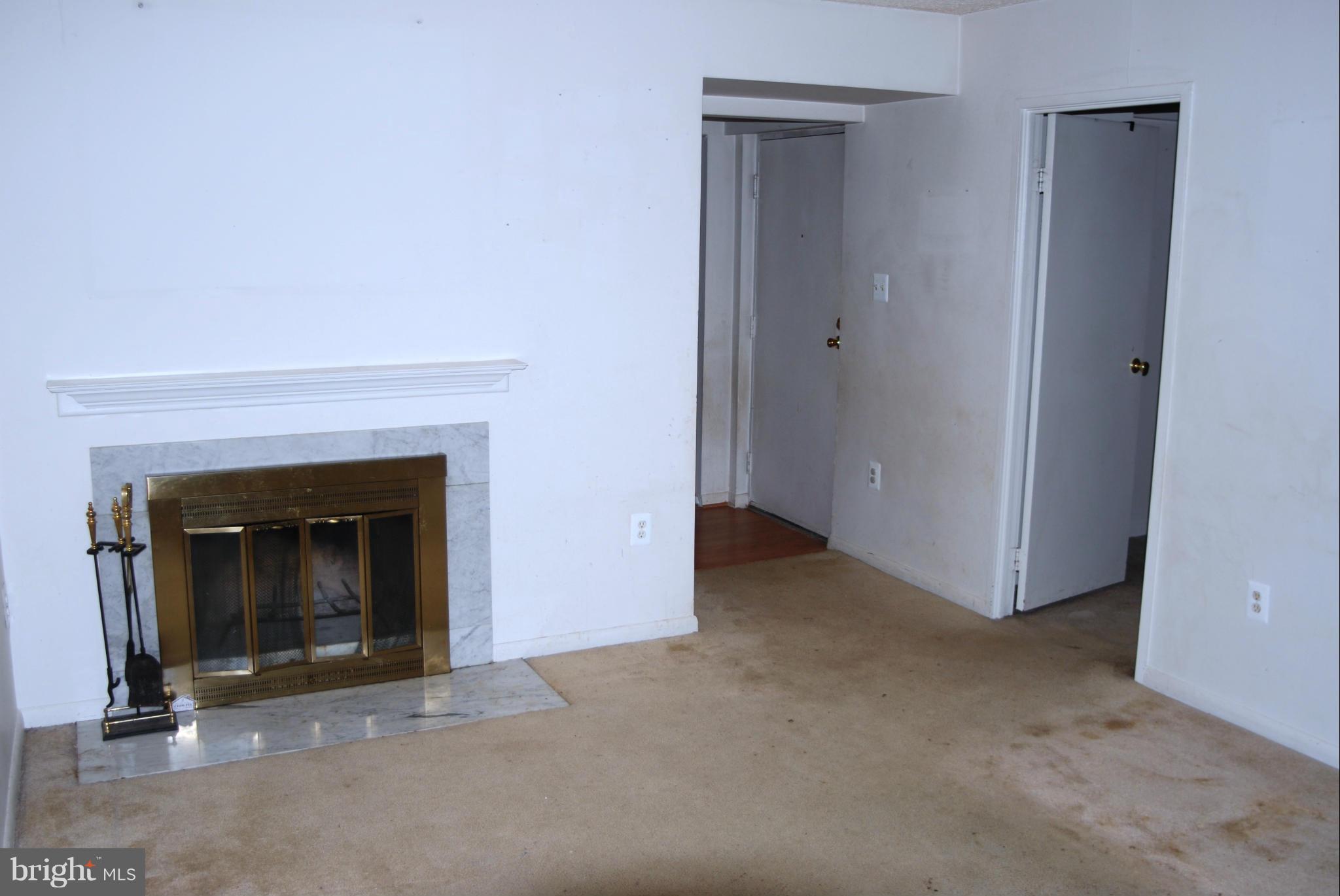 2212 Springwood Drive, Unit 106 Reston, VA 20191 - Photo 5 of 12 Living Room