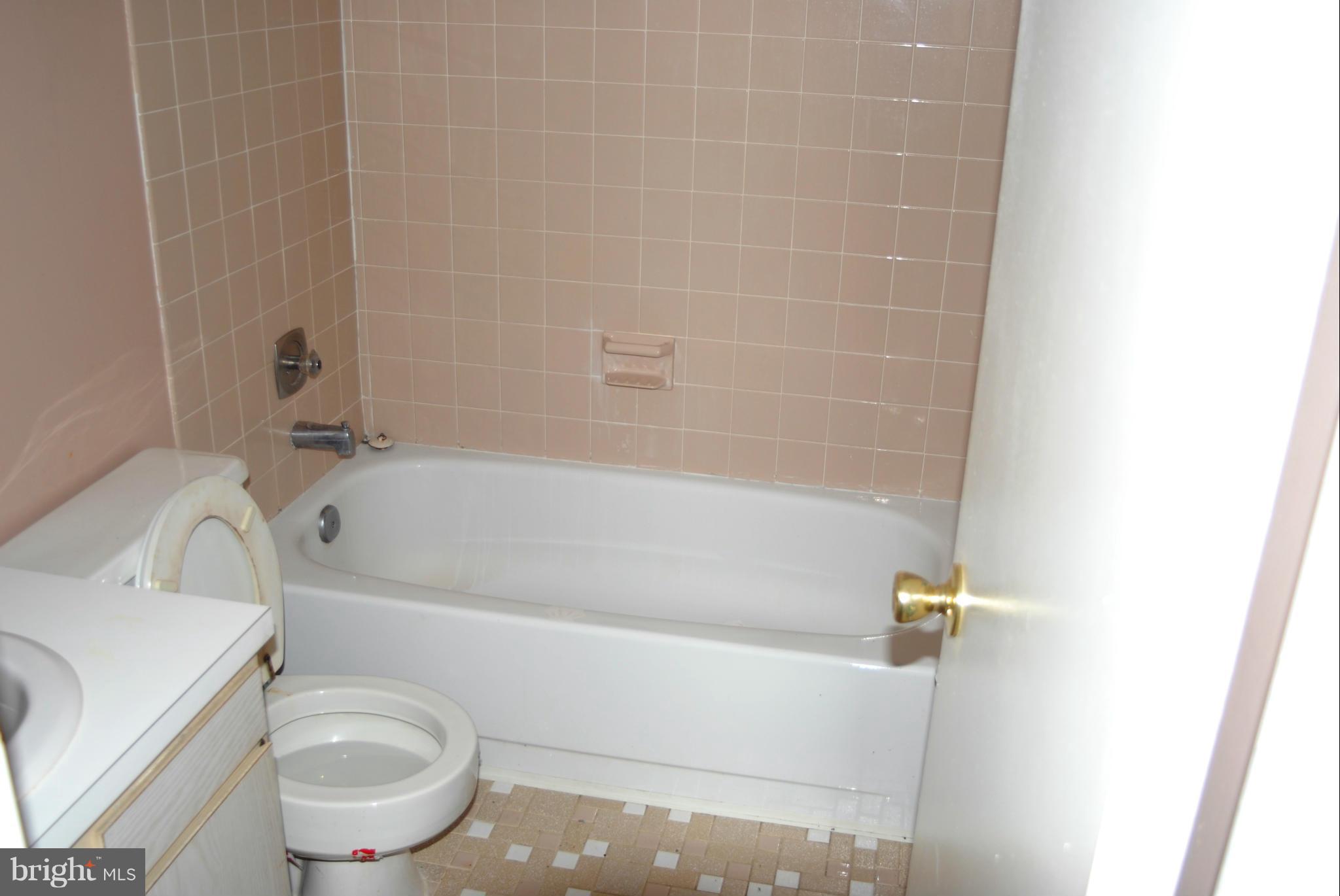 2212 Springwood Drive, Unit 106 Reston, VA 20191 - Photo 8 of 12 Bath