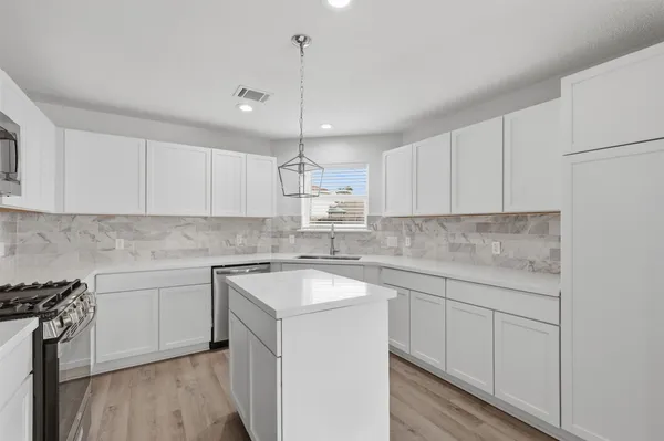 $2,500 | 9026 McGallion Road, Houston, TX 77022