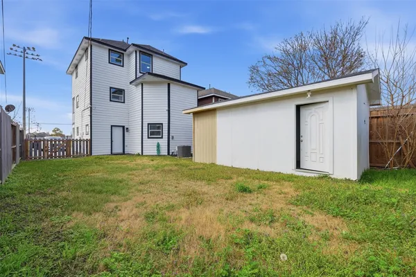 $2,500 | 9026 McGallion Road, Houston, TX 77022