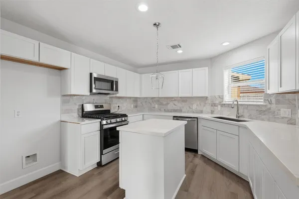 $2,500 | 9026 McGallion Road, Houston, TX 77022