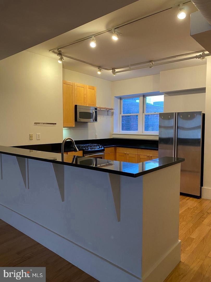 1615 Walnut Street, Unit 2 Philadelphia, PA 19102 - Photo 6 of 18 Kitchen