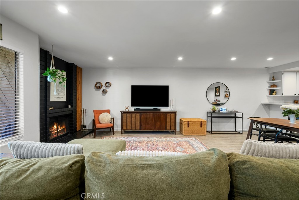 24837 Apple Street, Unit B Newhall, CA 91321 - Photo 4 of 35