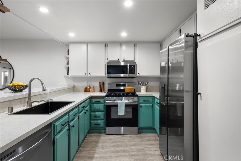 24837 Apple Street, Unit B Newhall, CA 91321 - Photo 8 of 35