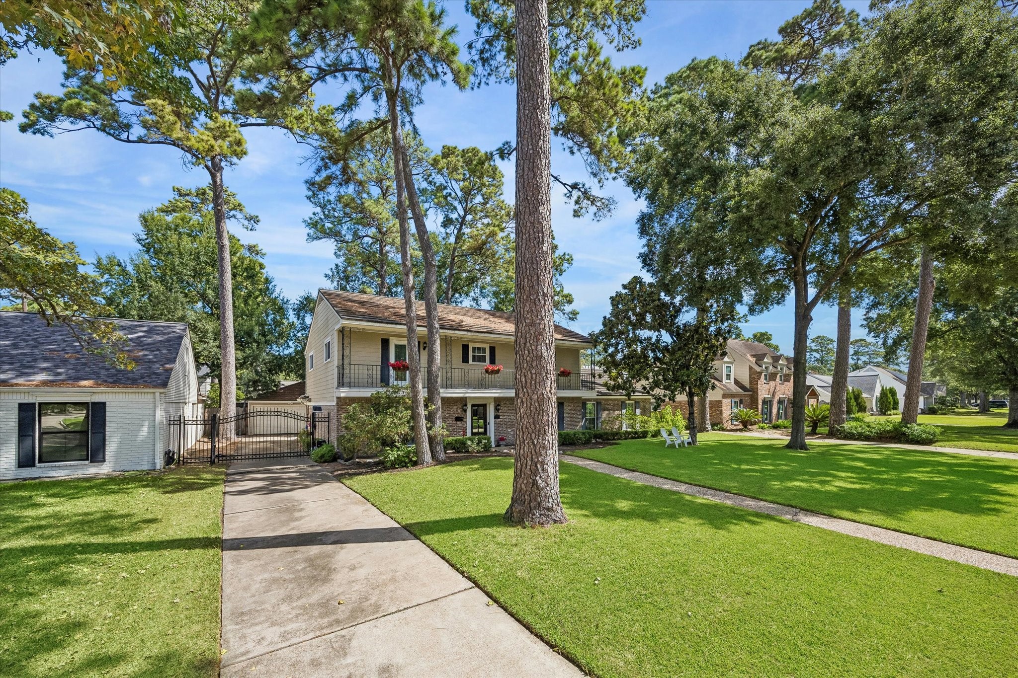 13926 Perthshire Road Houston, TX 77079 - Photo 3 of 8 Gallery Image 3