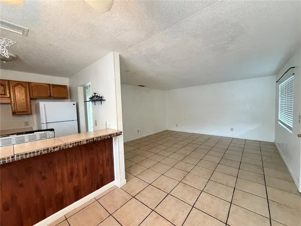 $1,400 | 411 North Halifax Avenue, Unit 200, Daytona Beach, FL 32118