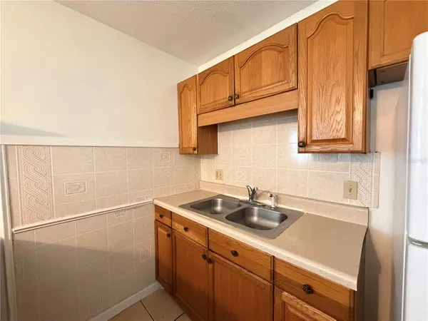 $1,400 | 411 North Halifax Avenue, Unit 200, Daytona Beach, FL 32118