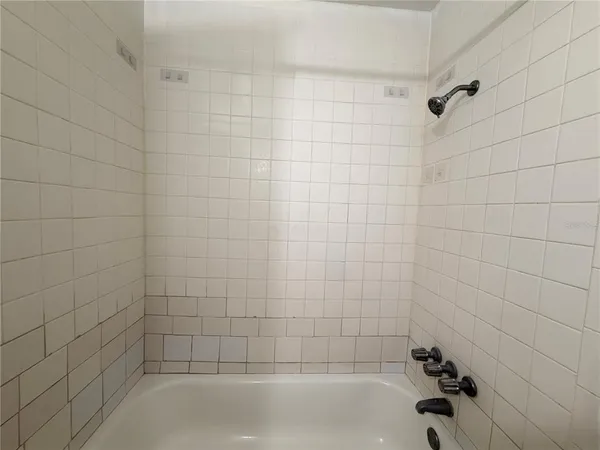 $1,400 | 411 North Halifax Avenue, Unit 200, Daytona Beach, FL 32118