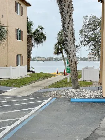 $1,400 | 411 North Halifax Avenue, Unit 200, Daytona Beach, FL 32118