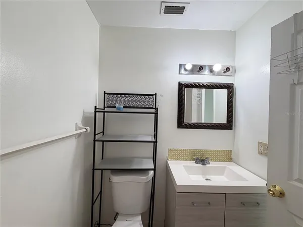 $1,400 | 411 North Halifax Avenue, Unit 200, Daytona Beach, FL 32118