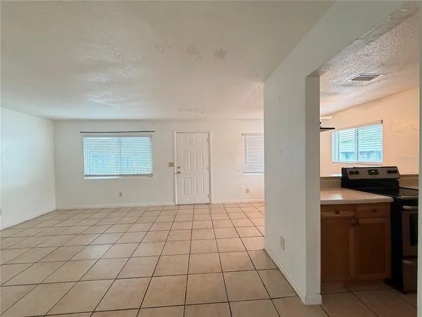 $1,400 | 411 North Halifax Avenue, Unit 200, Daytona Beach, FL 32118