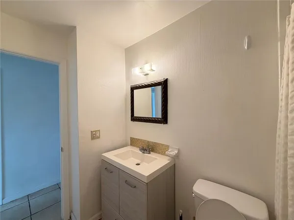 $1,400 | 411 North Halifax Avenue, Unit 200, Daytona Beach, FL 32118